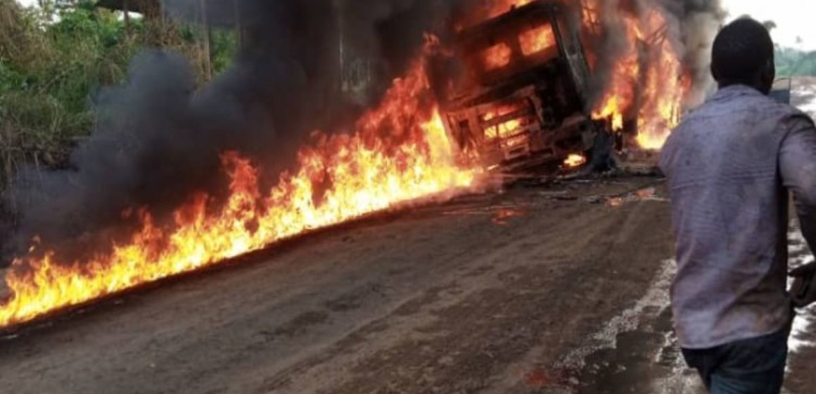 Véhicule incendié par les ADF en Ituri