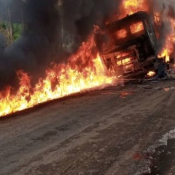 Véhicule incendié par les ADF en Ituri