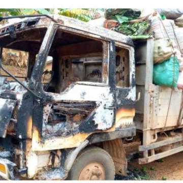 Véhicule incendié dans une embuscade ADF