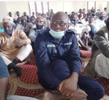 Maire de Beni à la mosquée