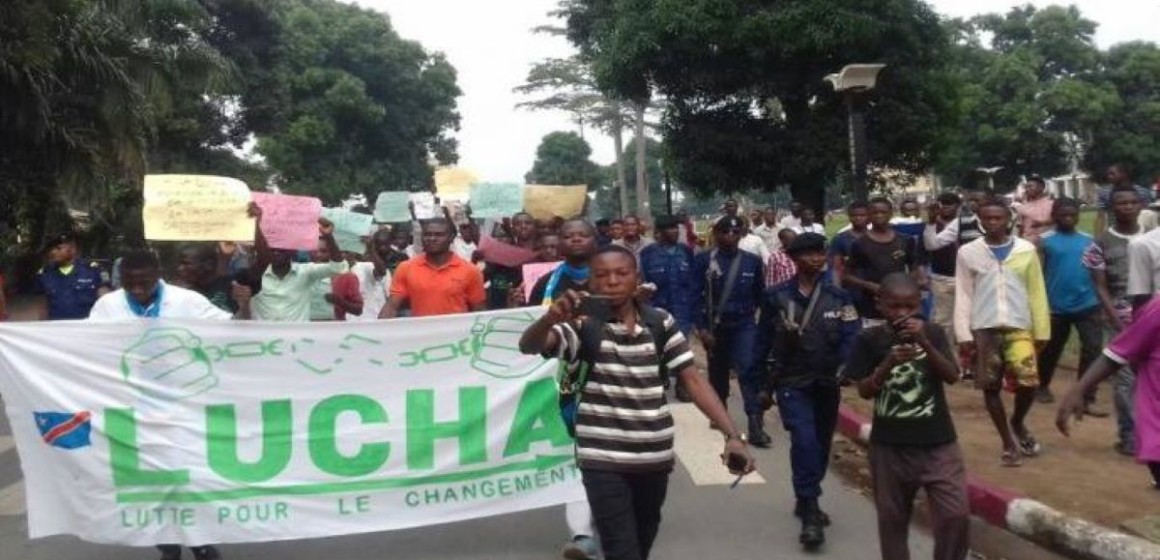 La LUCHA en pleine manifestation de rue