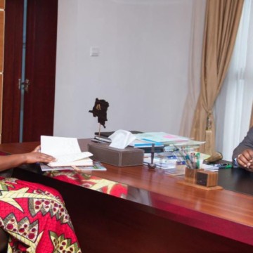 Le ministre Guy Loando et Joella Neema Sambo