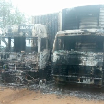 Véhicules-incendiés-komanda (2) Véhicules incendiés