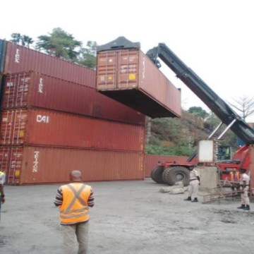 Containers au port de Matadi