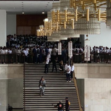 Elèves assiégeant le palais du peuple