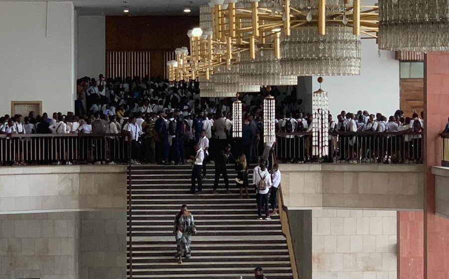 Elèves assiégeant le palais du peuple