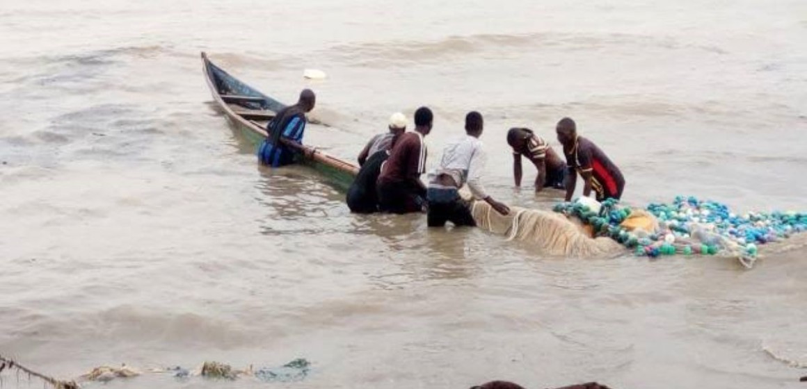 pirogue-chavirée Pirogue-chavirée