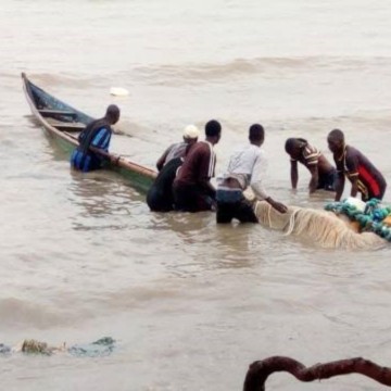 Pirogue-chavirée