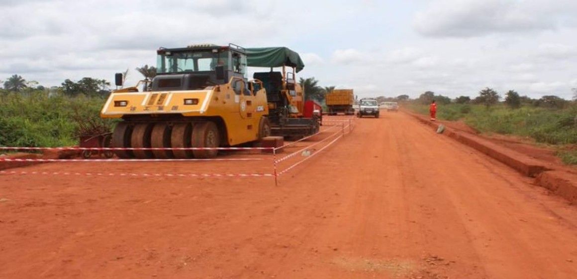 Route en réhabilitation à Kananga