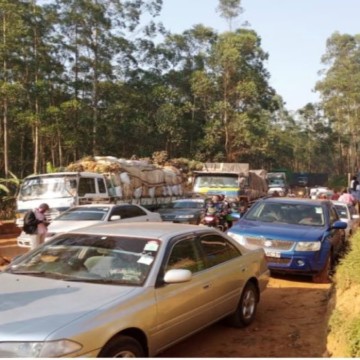 véhicules-bloqués-à-komanda Véhicules bloqués à Komanda