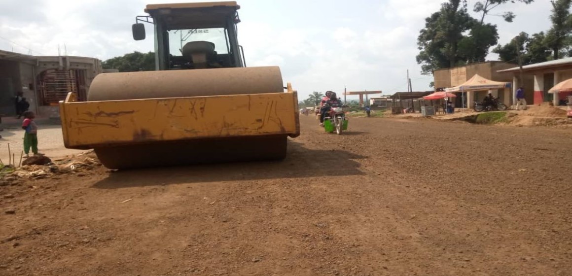 Travaux sur la route Beni Mangina