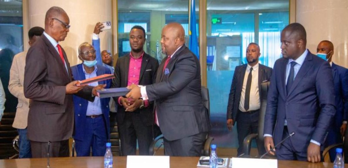 accord-ESU-gouvernement ESU : le Gouvernement signe un protocole d’accord avec les professeurs qui suspendent la grève