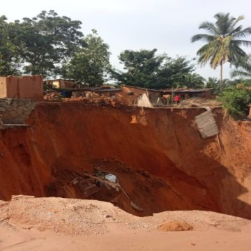Kananga : Trois maisons écroulées dans le ravin qui menace le quartier Dikongayi