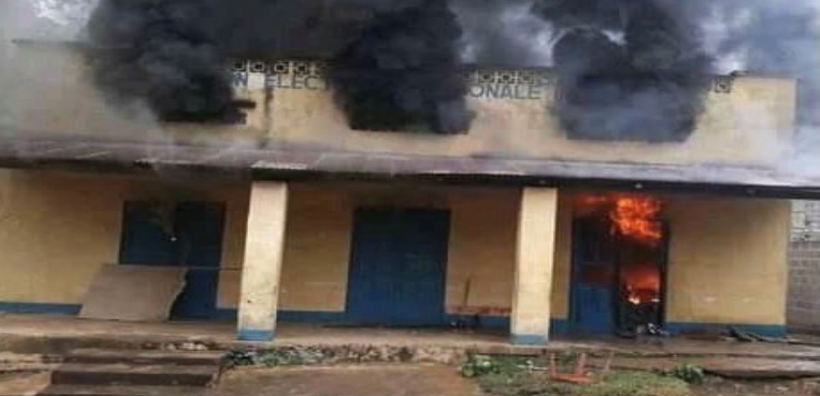 incendie-ceni-bikoro CENI : du matériel électoral calciné dans l’incendie du siège local à Bikoro (Equateur)