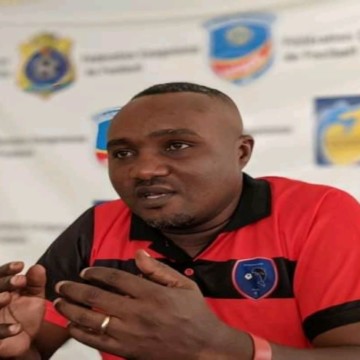 Linafoot D1 : le coach de l’AS Dauphin Noir suspendu pour trois mois