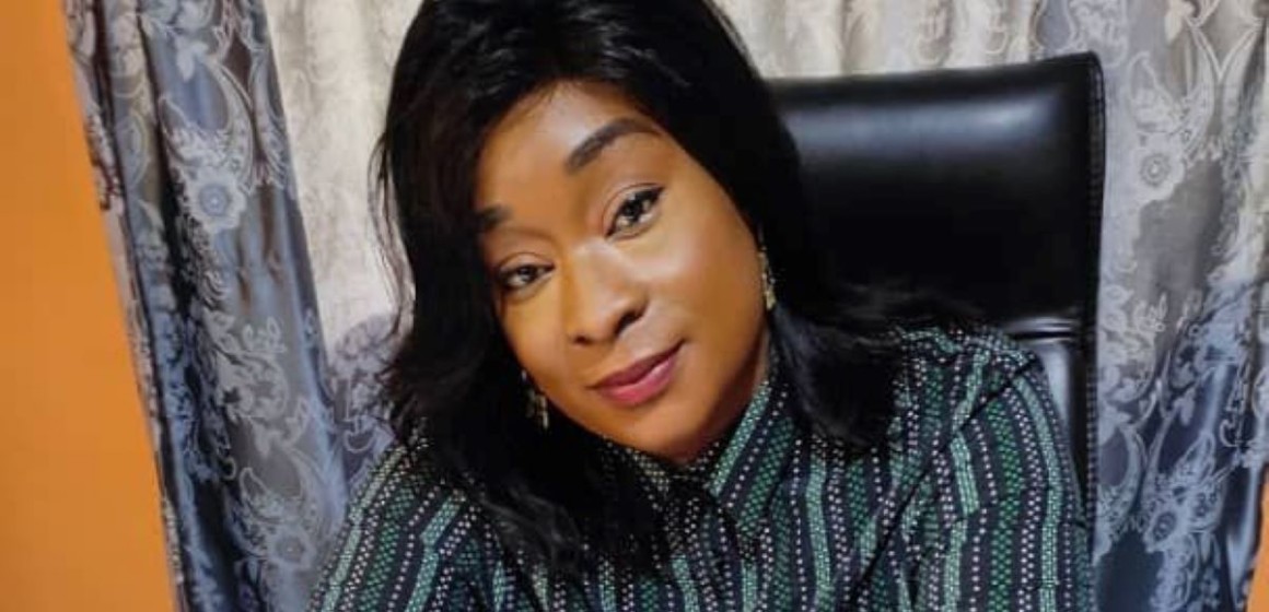 Kongo Central : le ministre des Transports, Chérubin Okende, nomme Gloria Tuluka DG à l&rsquo;OEBK