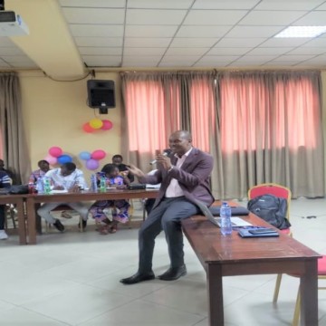 Le docteur Benjamin Bola Ikolua s’implique dans la formation des jeunes sur les valeurs fondamentales