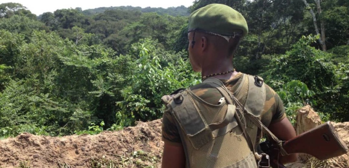 soldat-vu-de-dos Beni : un militaire a fusillé un jeune homme dans un débit de boissons