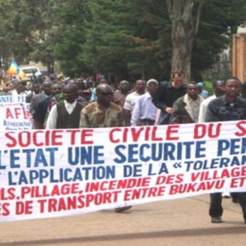 Sud-Kivu : la société civile lance la campagne « Une bouteille d’eau ou 1$ pour nos FARDC »