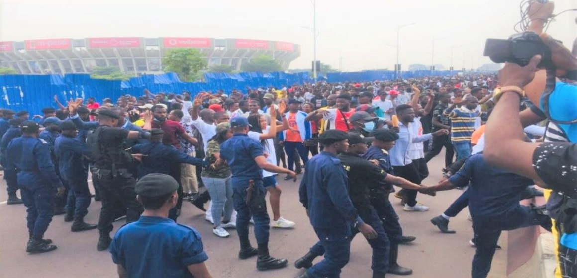 RDC : le Sit-in du Bloc patriotique devant le Palais du peuple dispersé à coup de gaz lacrymogènes