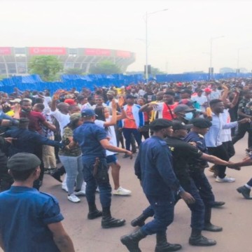 RDC : le Sit-in du Bloc patriotique devant le Palais du peuple dispersé à coup de gaz lacrymogènes