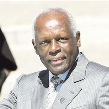 Angola : l’ancien président angolais José Edouardo Dos Santos est mort à Barcelone à 79 ans