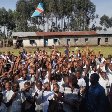 Nyiragongo : 250 élèves de la 8ème pris en charge par l&rsquo;honorable Singoma Mwanza pour participer au TENASOSP