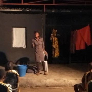 Kinshasa : le centre culturel « les Mwindeurs » fait découvrir le cinéma congolais dans la périphérie de la ville
