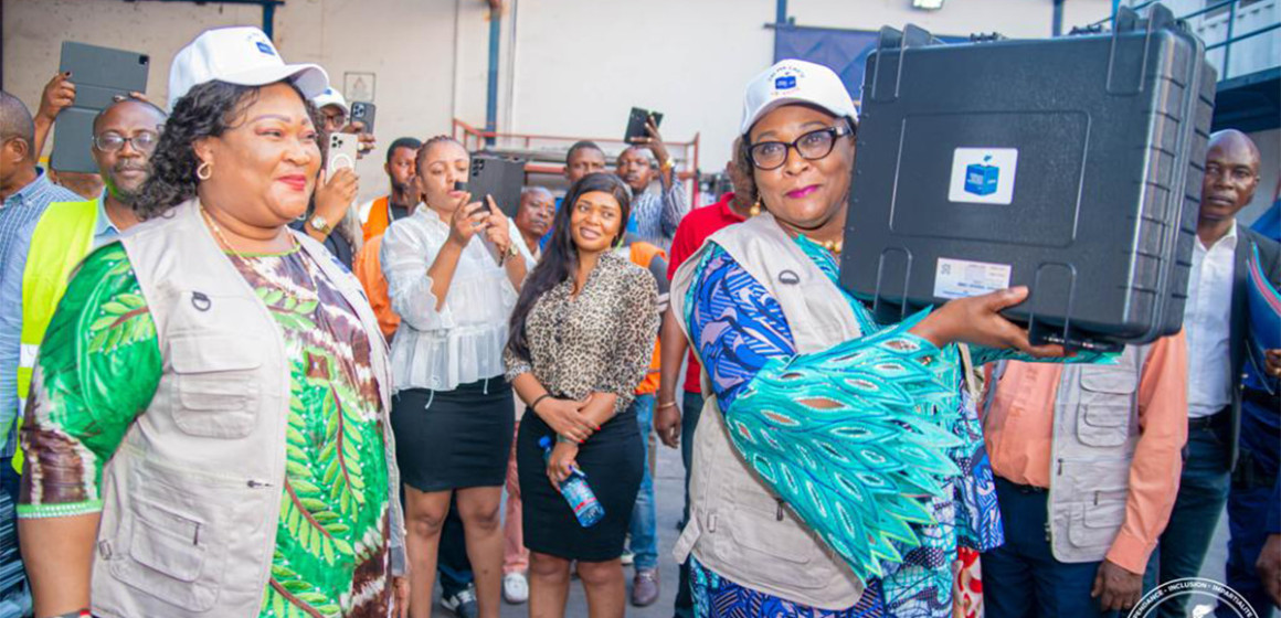 Arrivée des kits d'identification des électeurs de la CENI