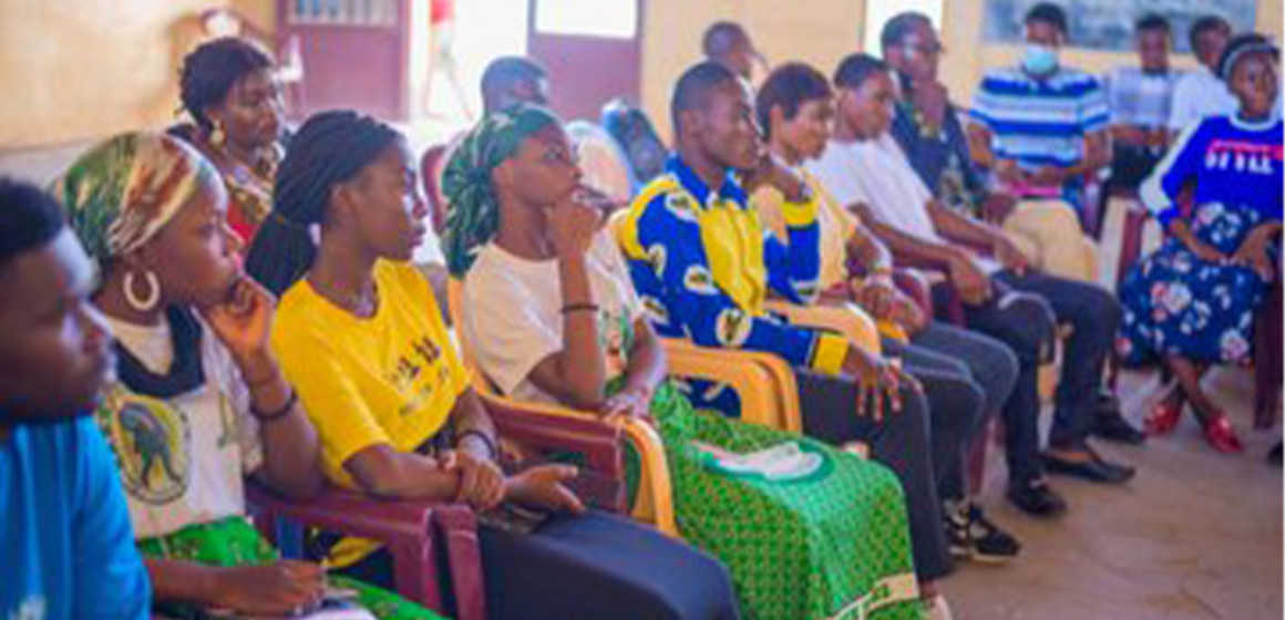 Jeunes femmes formées par l'INPP et aidée par l'UNICEF