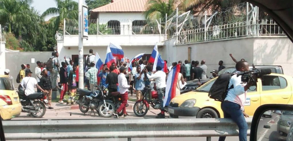 Manifestation contre la venue d'Emmanuel Macron devant l'Ambassade de France en RDC