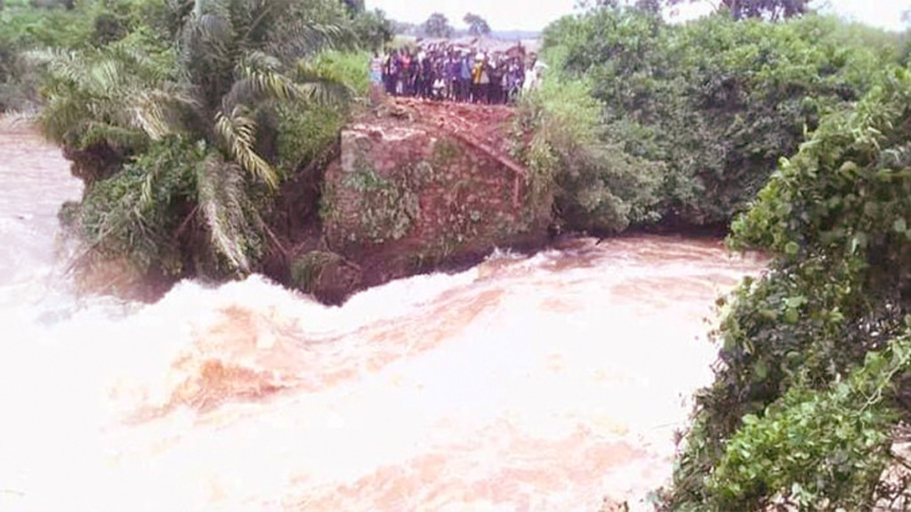 Pont Lovua près de Tshikapa au Kasai