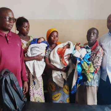 Fondation Mwanza assiste une mère de triplés