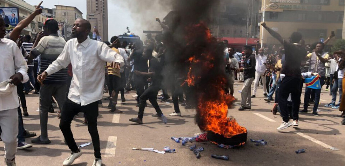 Pneu brûlé sur le boulevard du 30 juin