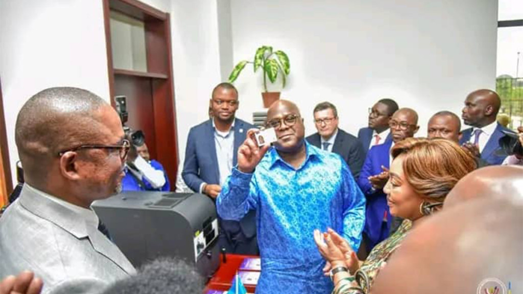 Félix Tshisekedi reçoit la nouvelle carte d'identité