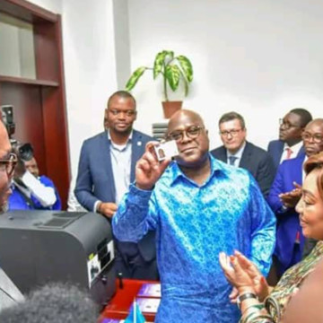 Félix Tshisekedi reçoit la nouvelle carte d'identité