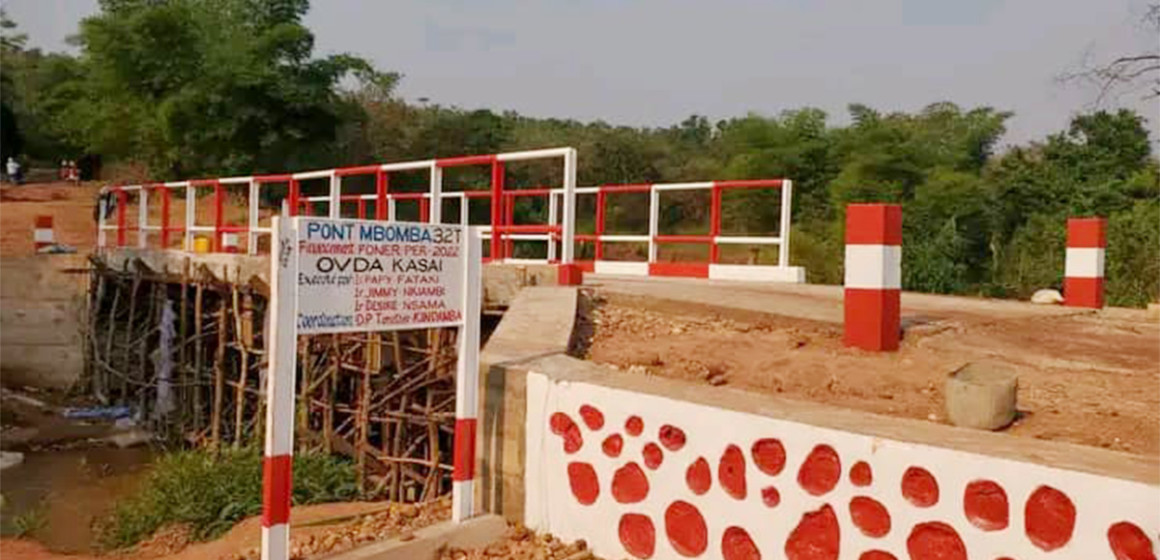 pont-mbomba Pont Mbomba au secteur Bapende province du Kasai