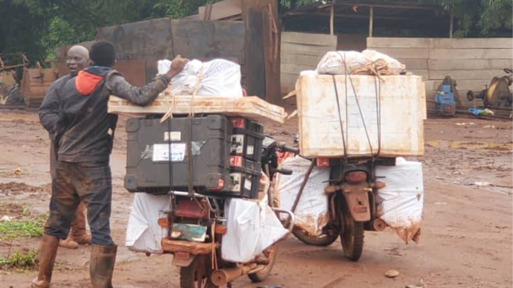 Des machines à voter sur une moto