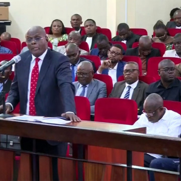 Théodore Ngoy à la Cour constitutionnelle