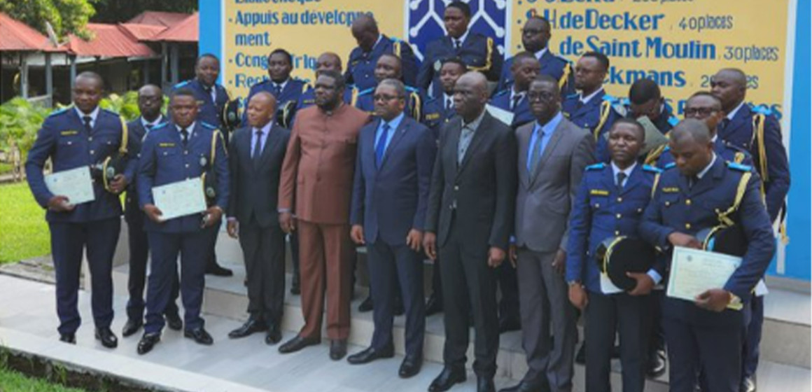 Agents et cadres de la DGDA formés par l'Ecole nationale des Finances