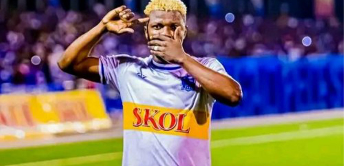 Héritier Luvumbu fait le geste de soutien