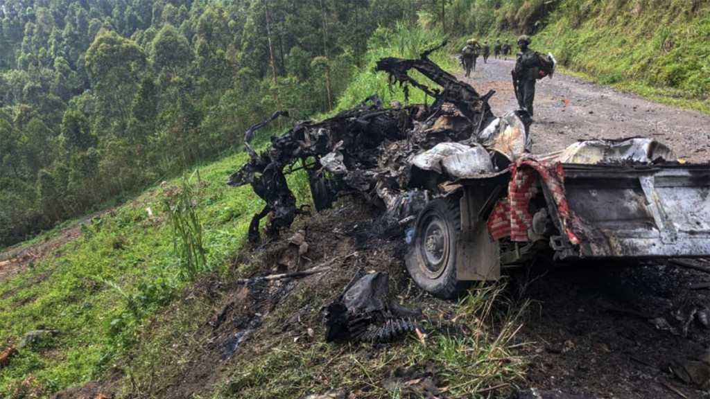Véhicule détruit lors des affrontements FARDC-M23 à Sake