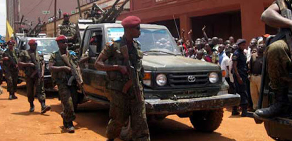 Un cortège militaire