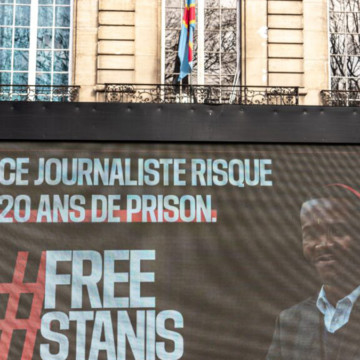 Mobilisation de la presse international pour Stanis Bujakera devant l'Ambassade de RDC à Paris