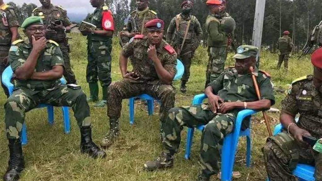 Général-major Chico Tshitambwe au front