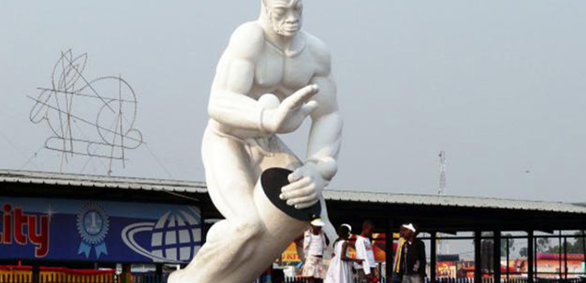 FIKIN statue du batteur de tam-tam