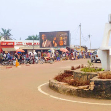 Ventes le long des rues à Tshikapa