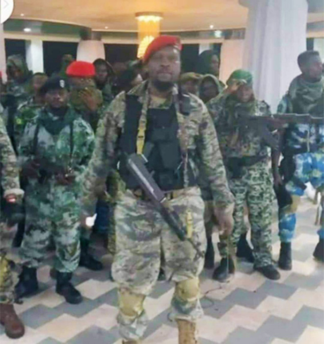 Christian Malanga et ses hommes au Palais de la Nation à KInshasa