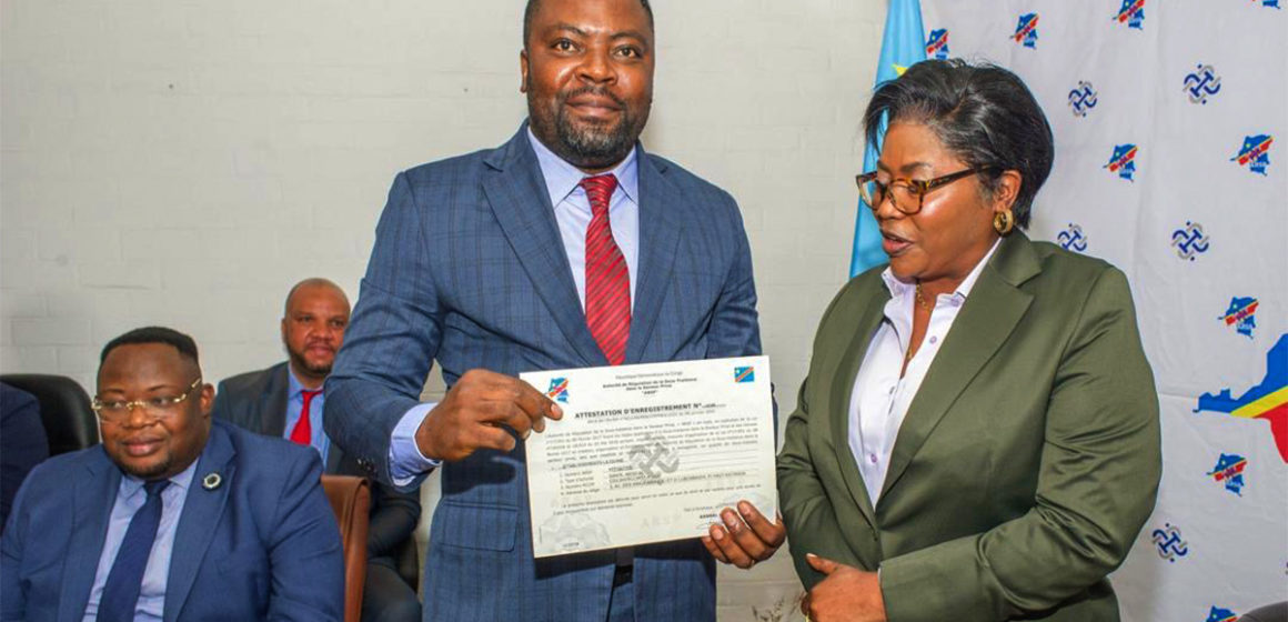Remise des attestations d'enregistrement de l'ARSP au Haut-Katanga