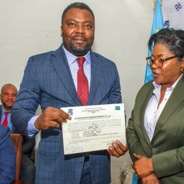 Remise des attestations d'enregistrement de l'ARSP au Haut-Katanga